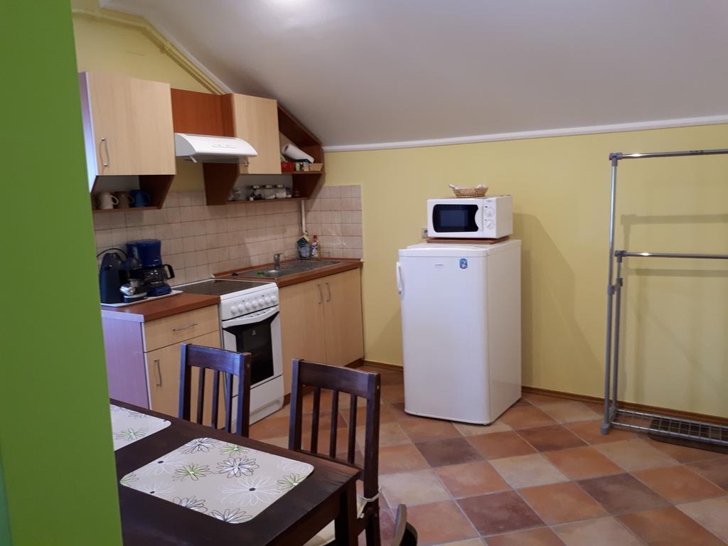 Rozmaring Apartmanok 久洛 外观 照片