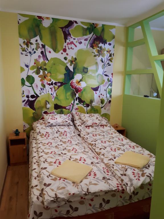 Rozmaring Apartmanok 久洛 外观 照片