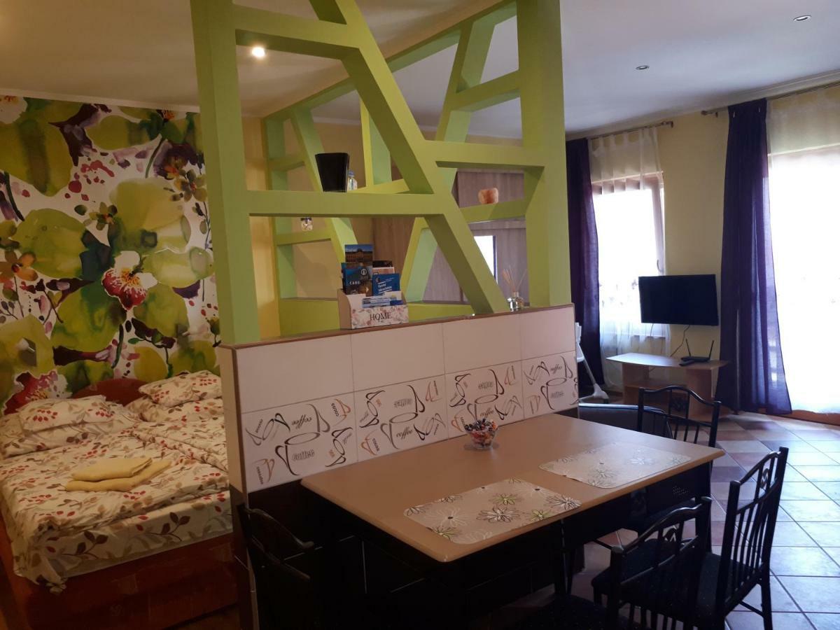 Rozmaring Apartmanok 久洛 外观 照片