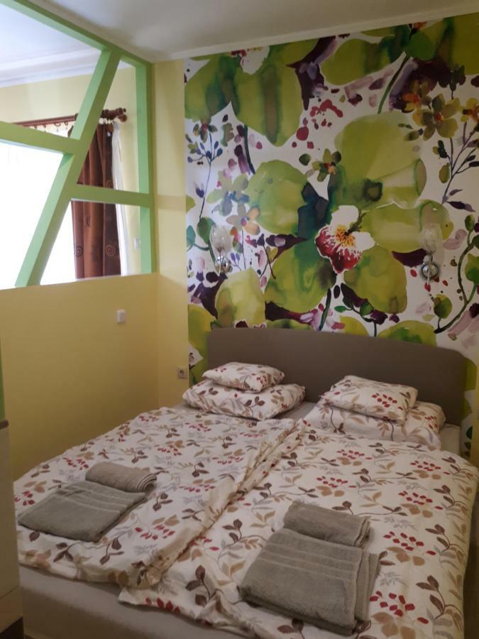Rozmaring Apartmanok 久洛 外观 照片